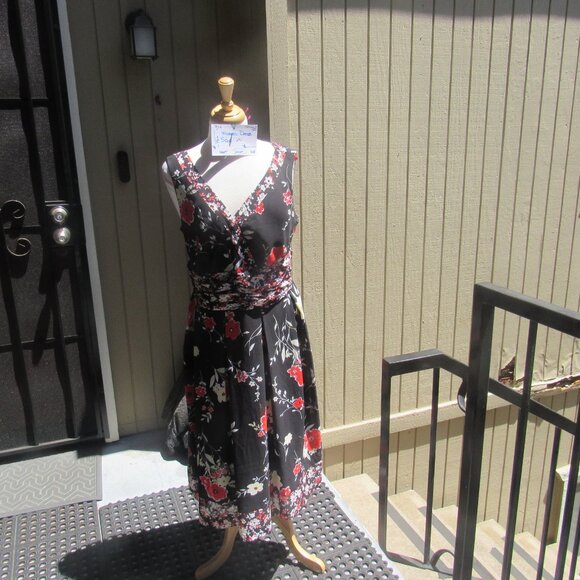 #314  NEW WOMEN'S FLORAL PRINT DRESS BY STUDIO I  (SIZE 16W) - Picture 1 of 4